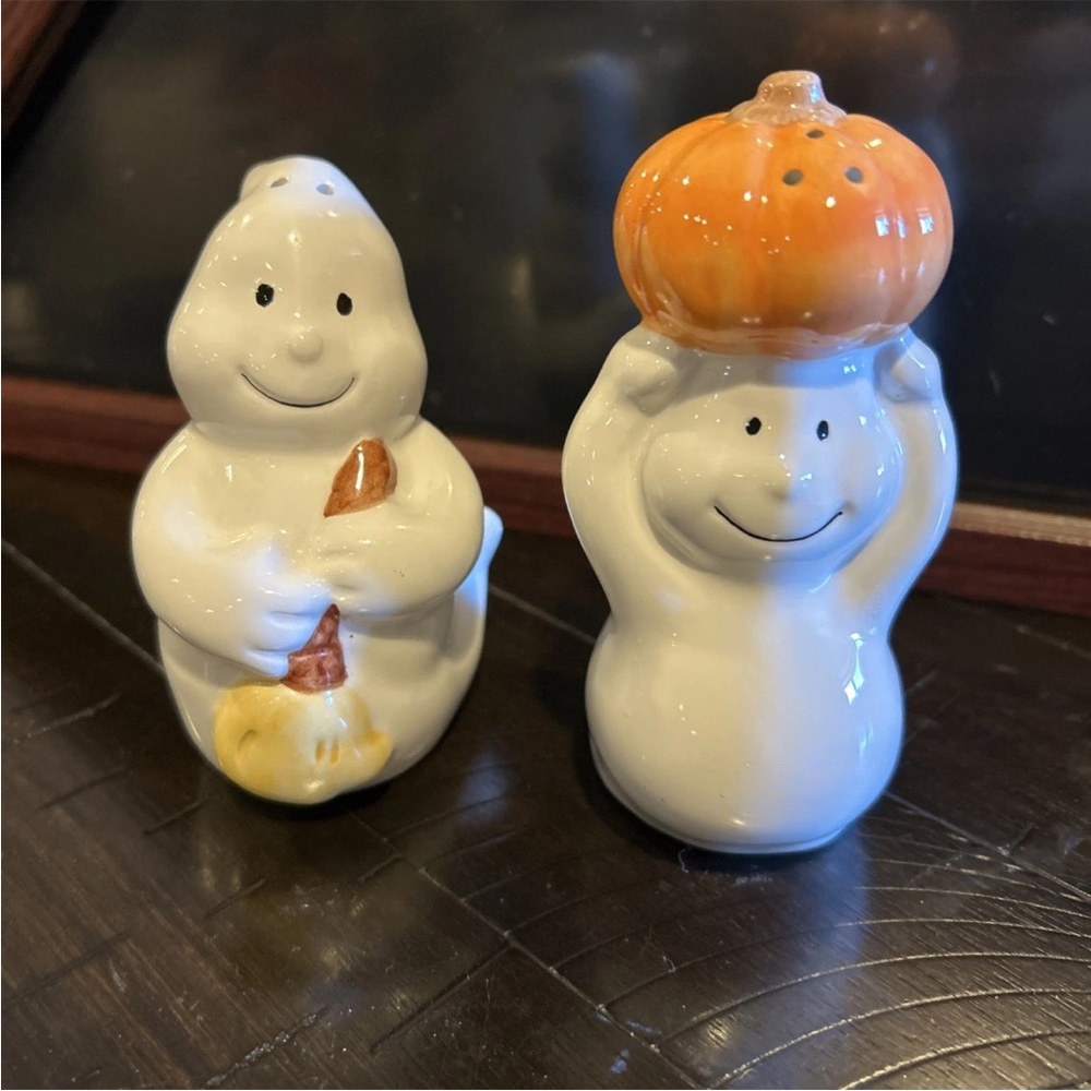 King May Ghost Salt and Pepper Shakers with Pumpkin